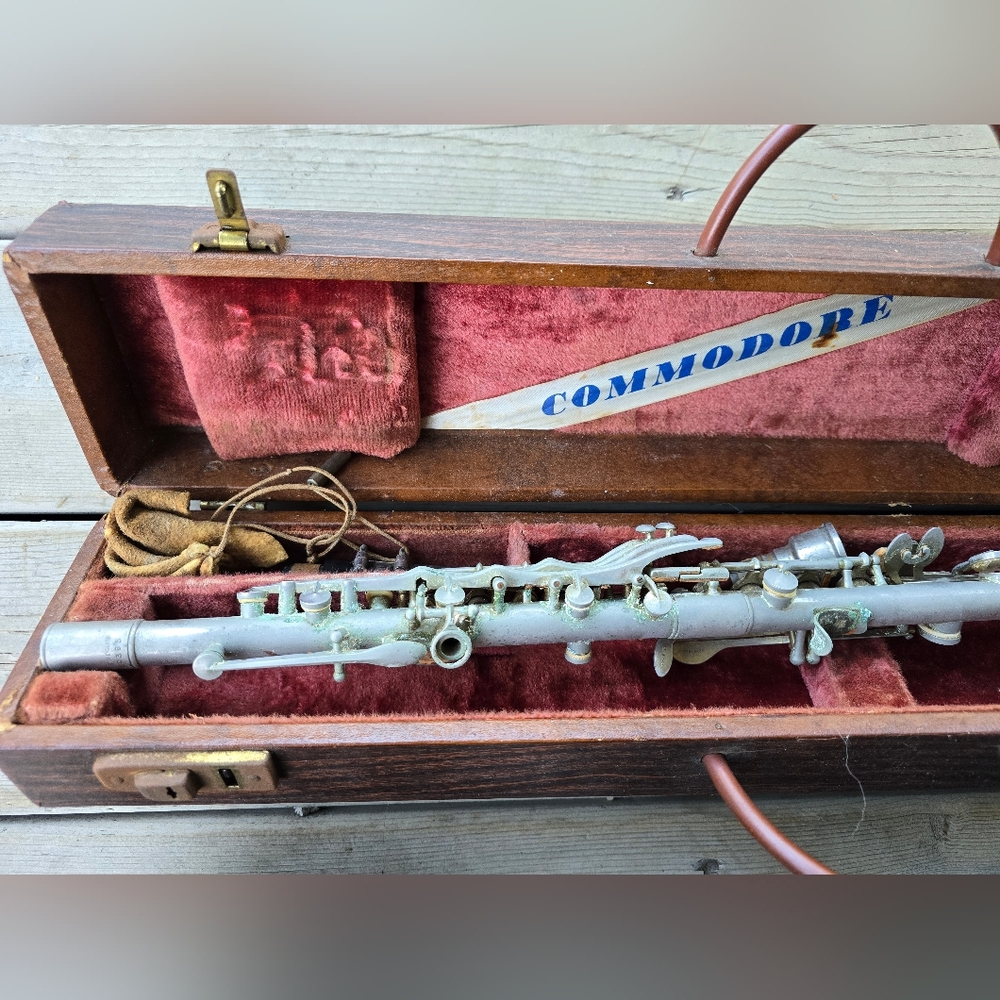 Vintage Commodore Silver Plated Soprano Clarinet In Wood Case Red Velvet Inside